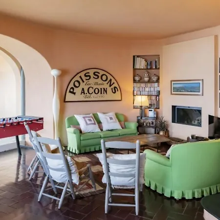 Stunning Architectural With Direct Access To