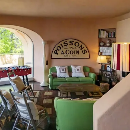 Villa Stunning Architectural With Direct Access To *