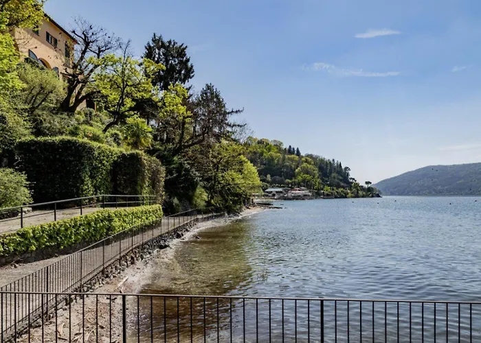 Stunning Architectural With Direct Access To Willa